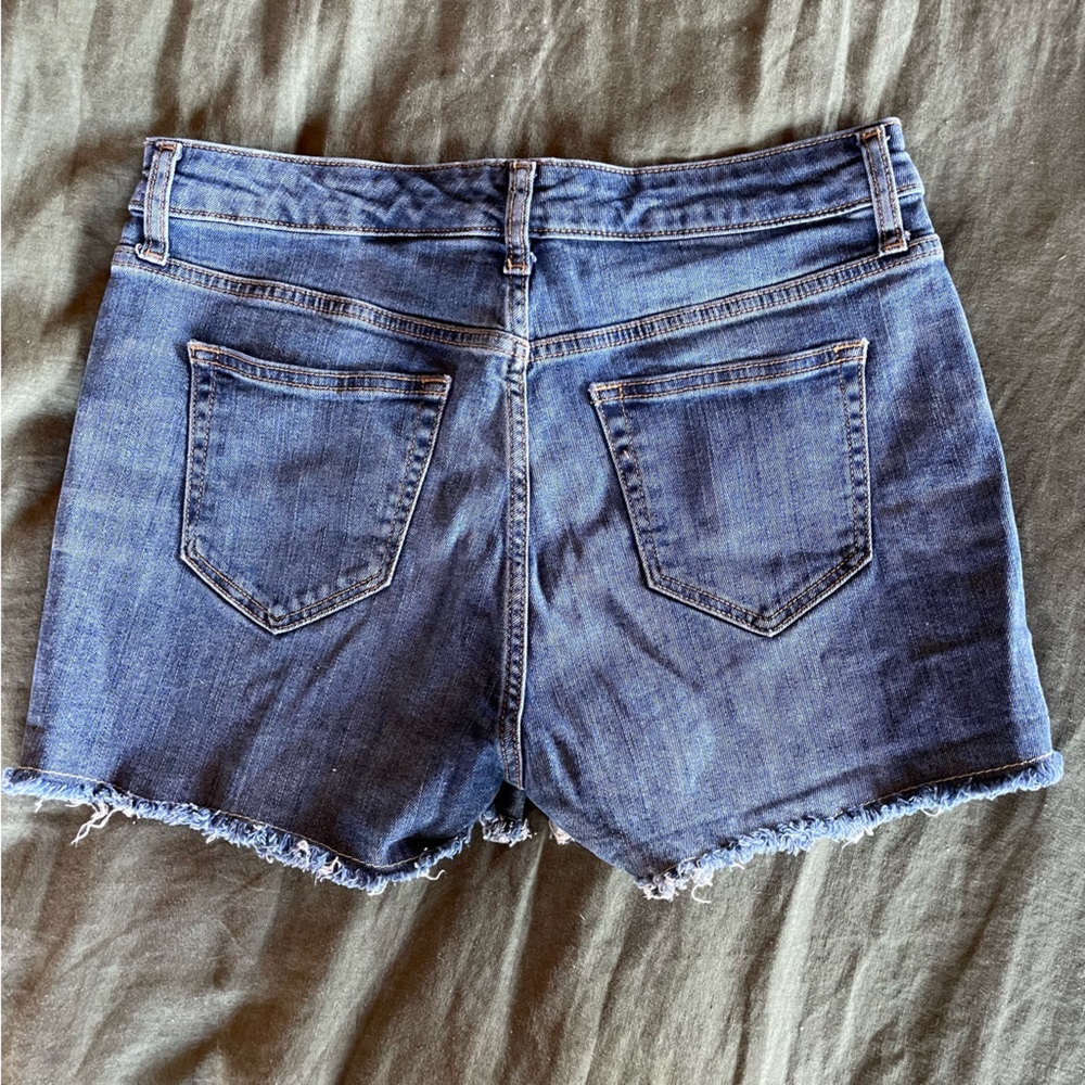 Gap High Rise Cutoff Short, Size 8 / 29 - Picture 3 of 3